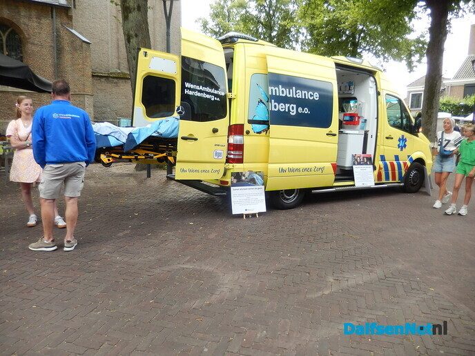 Blauwe bogen en een natte boxe - Foto: Willy