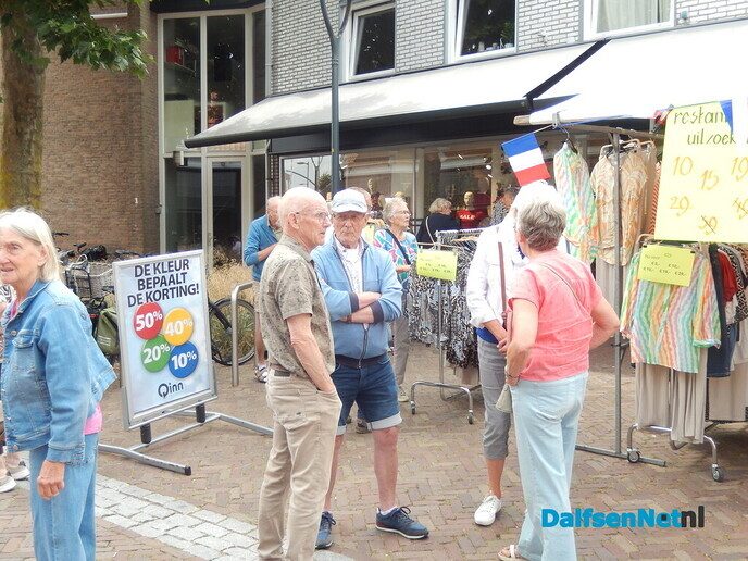 Blauwe bogen en een natte boxe - Foto: Willy