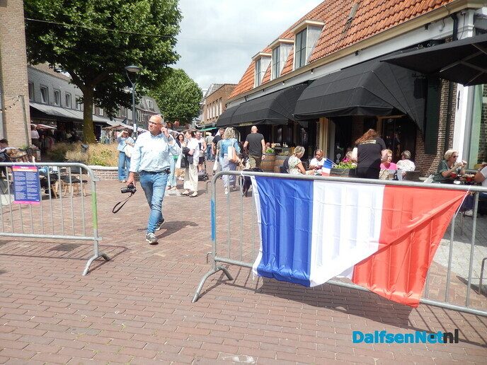 Blauwe bogen en een natte boxe - Foto: Willy