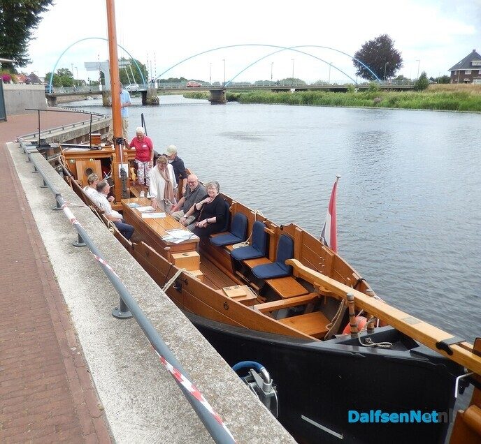 Ach, daar komt de schipper aan - Foto: Willy