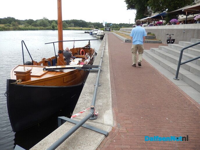 Ach, daar komt de schipper aan - Foto: Willy