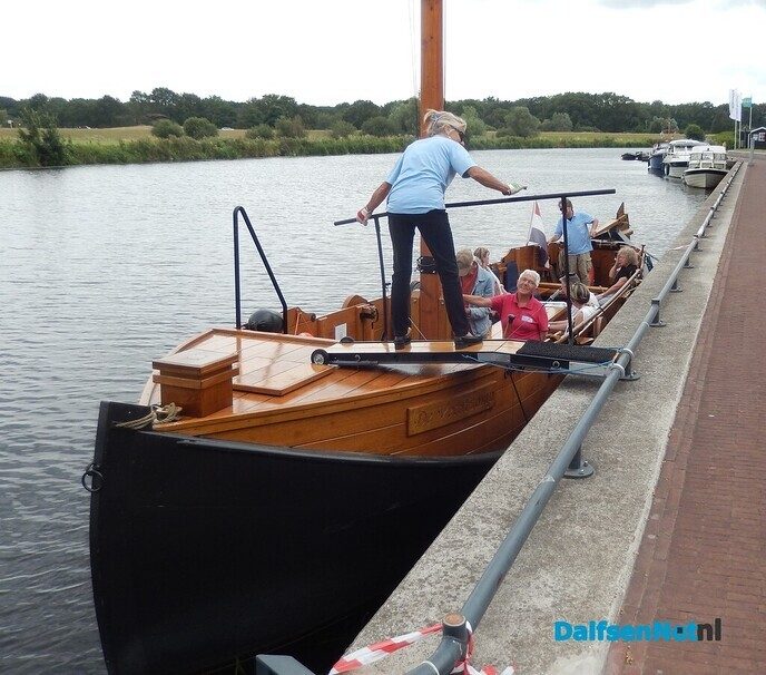 Ach, daar komt de schipper aan - Foto: Willy