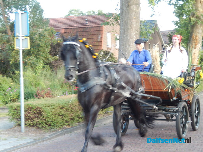 Ringsteken in Lemelerveld weer een supergezellige happening - Foto: Willy