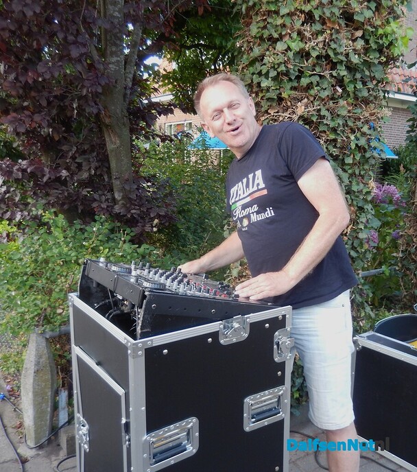 Ringsteken in Lemelerveld weer een supergezellige happening - Foto: Willy