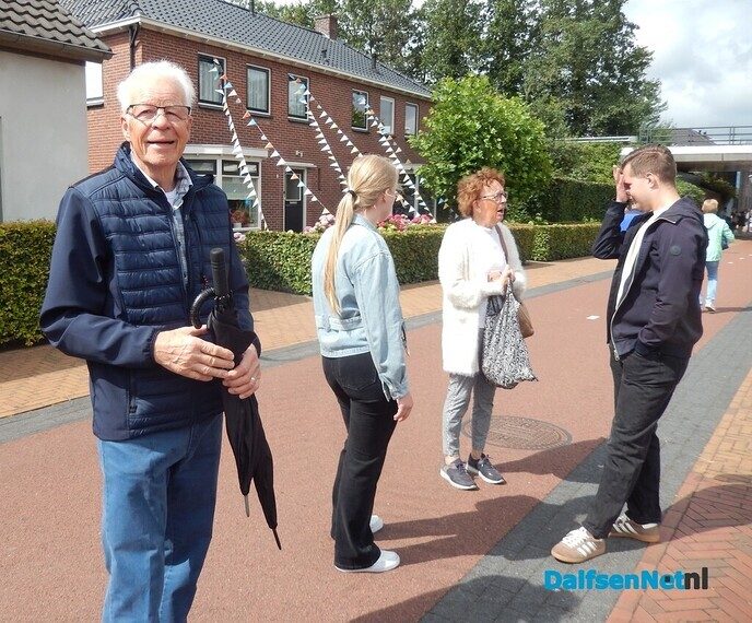Enorme gezelligheid bij braderie en kinderrommelmarkt in Lemelerveld - Foto: Willy