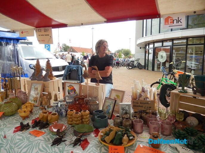 Enorme gezelligheid bij braderie en kinderrommelmarkt in Lemelerveld - Foto: Willy