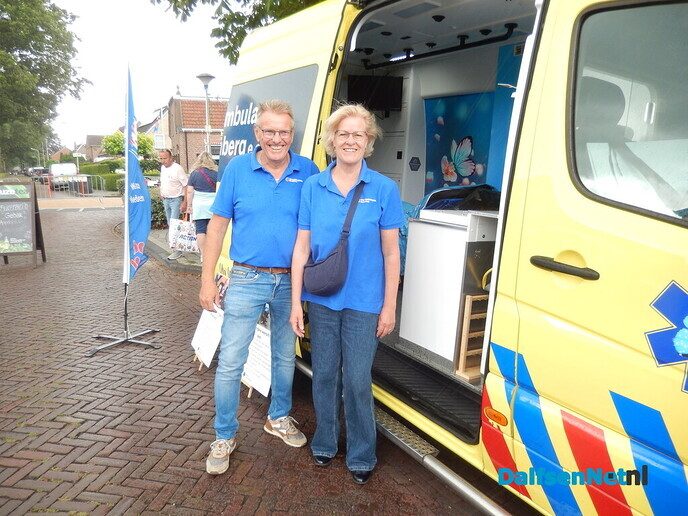 Enorme gezelligheid bij braderie en kinderrommelmarkt in Lemelerveld - Foto: Willy
