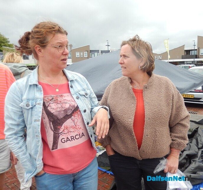 Enorme gezelligheid bij braderie en kinderrommelmarkt in Lemelerveld - Foto: Willy