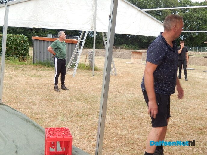 Voorbereidingen autorodeo Hoonhorst in volle gang - Foto: Willy