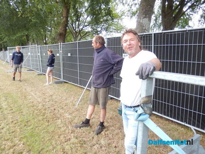 Voorbereidingen autorodeo Hoonhorst in volle gang - Foto: Willy