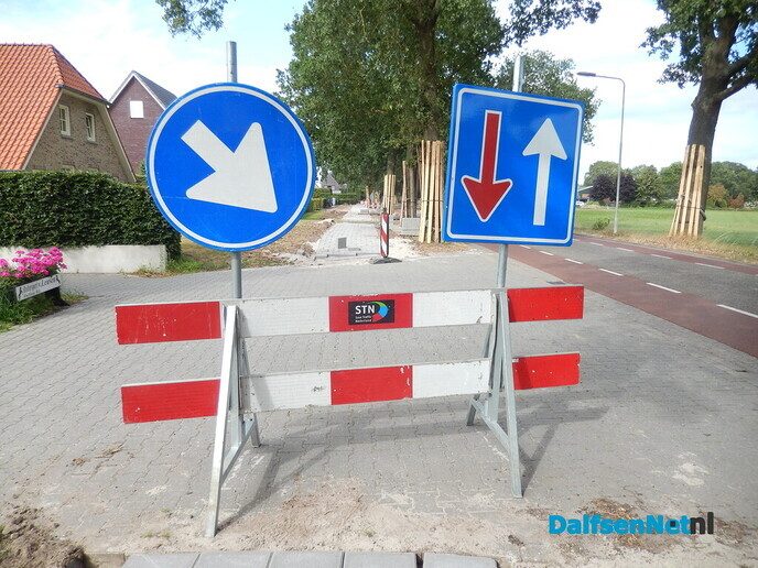 Er wordt volop gewerkt aan de Welsummerweg - Foto: Willy