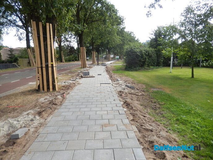 Er wordt volop gewerkt aan de Welsummerweg - Foto: Willy