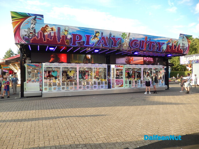 We zouden het bijna vergeten: de kermis! - Foto: Willy