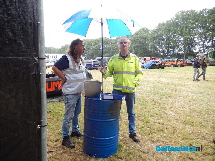 De zon gaat toch nog schijnen bij de autorodeo in Hoonhorst? - Foto: Willy