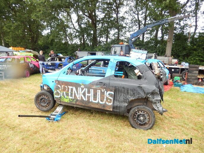 De zon gaat toch nog schijnen bij de autorodeo in Hoonhorst? - Foto: Willy