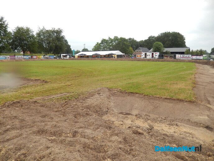 De zon gaat toch nog schijnen bij de autorodeo in Hoonhorst? - Foto: Willy