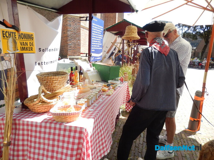 Sallandse roombottermarkt trekt veel bezoekers - Foto: Willy