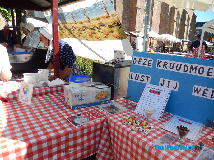Sallandse roombottermarkt trekt veel bezoekers - Foto: Willy