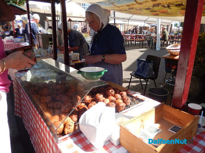Sallandse roombottermarkt trekt veel bezoekers - Foto: Willy