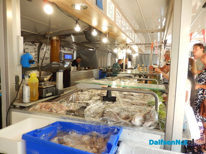 Sallandse roombottermarkt trekt veel bezoekers - Foto: Willy