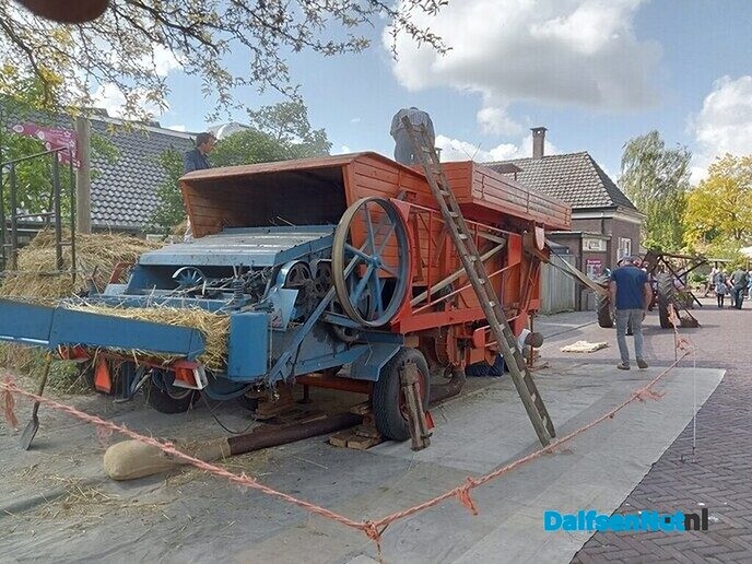 Dorsmachine uit Dalfsen staat zaterdag in Ommen te fluiten - Foto: Wim