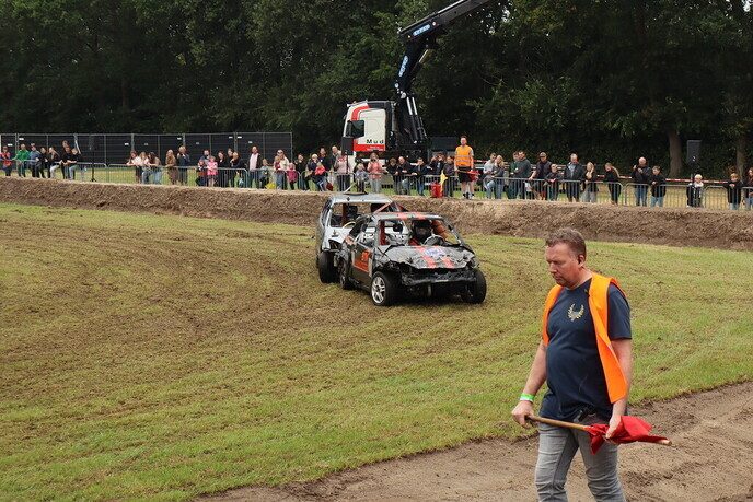 De eerste beelden zijn binnen van de auto rodeo Hoonhorst - Foto: Tygo Bovendorp
