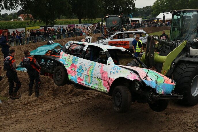 De eerste beelden zijn binnen van de auto rodeo Hoonhorst - Foto: Tygo Bovendorp
