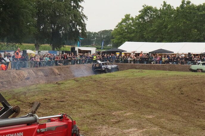 De eerste beelden zijn binnen van de auto rodeo Hoonhorst - Foto: Tygo Bovendorp