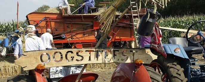 Dorsmachine uit Dalfsen staat zaterdag in Ommen te fluiten