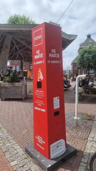 Lekker smeren bij de HEMA in Ommen - Foto: Ingezonden foto