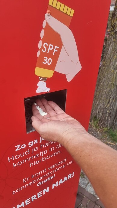 Lekker smeren bij de HEMA in Ommen - Foto: Ingezonden foto