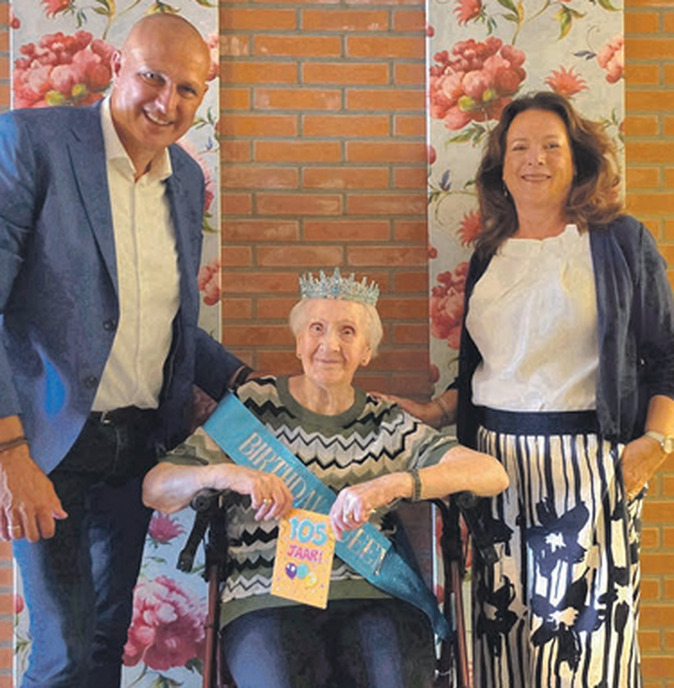 Bijna een 105 jarige in Dalfsen - Foto: Gemeente Dalfsen