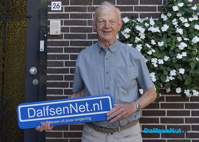 Foto’s met bordje DalfsenNet op vierde Blauwe Bogen Dag - Foto: Paul Scholten