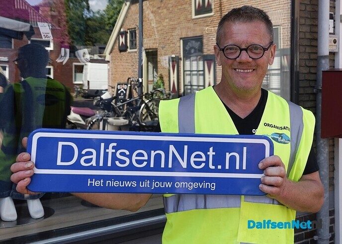 Bordje DalfsenNet op derde Blauwe Bogen Dag - Foto: Paul Scholten