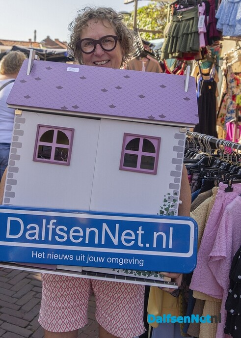 Foto’s met bordje DalfsenNet op vierde Blauwe Bogen Dag - Foto: Paul Scholten