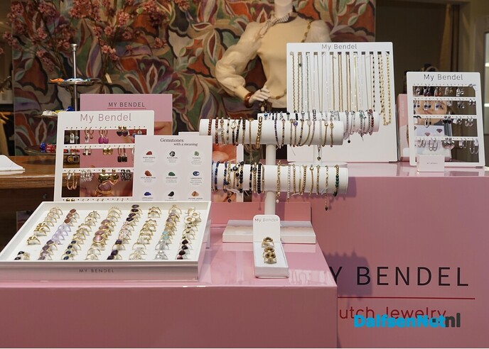 Winkel ‘Mooi bij Veerle’ is nu officieel geopend - Foto: Paul Scholten