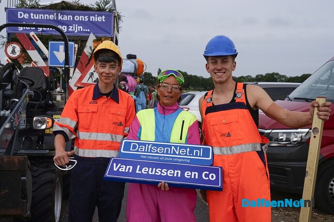 Bordje DalfsenNet bij optocht Oudleusen - Foto: Paul Scholten