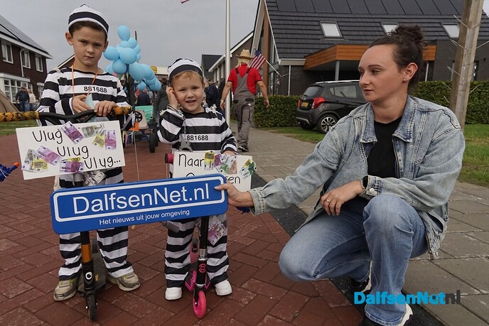 Bordje DalfsenNet bij optocht Oudleusen - Foto: Paul Scholten