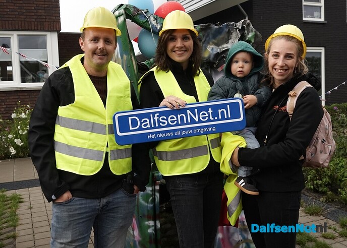 Bordje DalfsenNet bij optocht Oudleusen - Foto: Paul Scholten