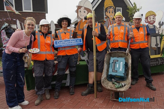 Bordje DalfsenNet bij optocht Oudleusen - Foto: Paul Scholten