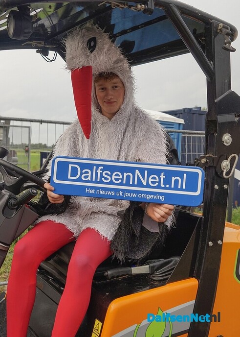 Bordje DalfsenNet bij optocht Oudleusen - Foto: Paul Scholten