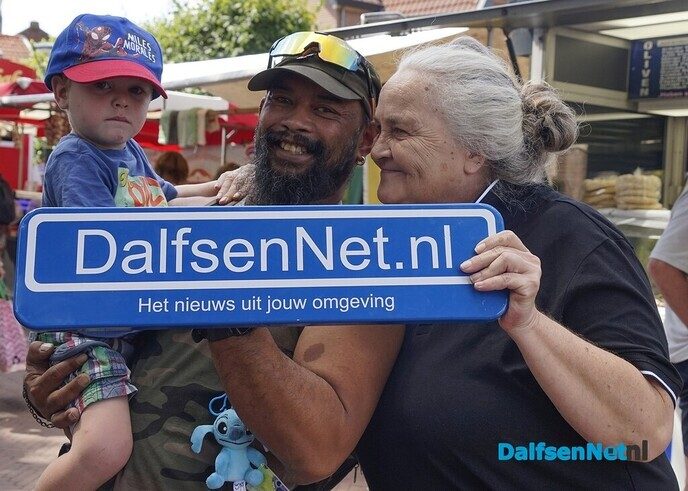 Bordje DalfsenNet op derde Blauwe Bogen Dag - Foto: Paul Scholten