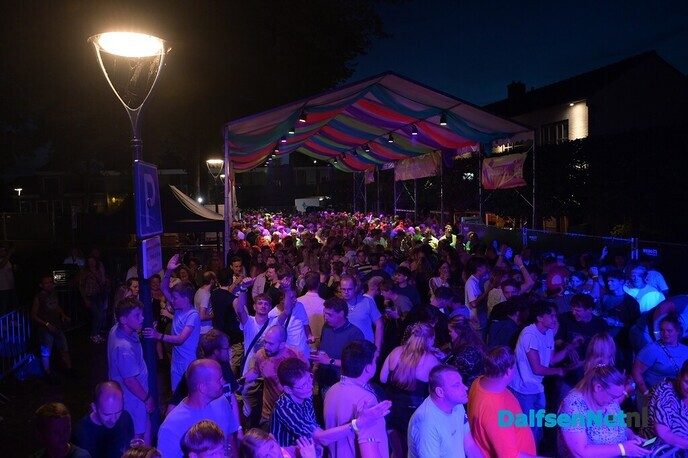 Nikki’s Viert De Zomer zorgt voor uitverkocht feest op Kerkplein - Foto: Johan Bokma