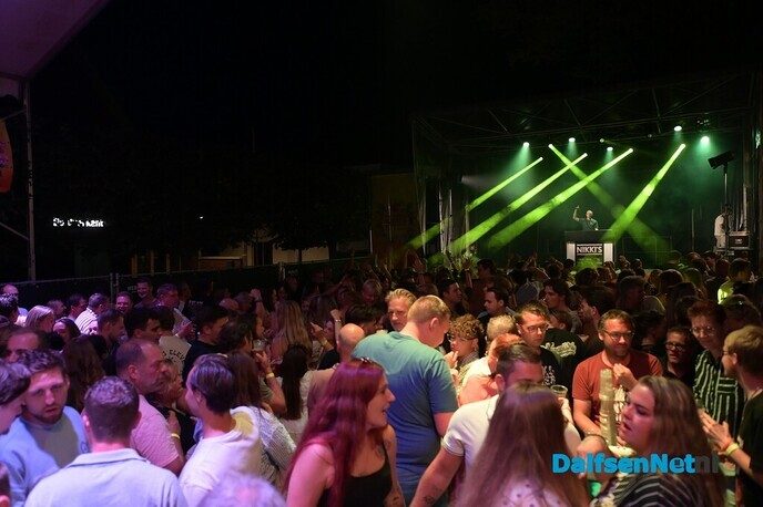 Nikki’s Viert De Zomer zorgt voor uitverkocht feest op Kerkplein - Foto: Johan Bokma