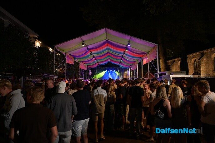 Nikki’s Viert De Zomer zorgt voor uitverkocht feest op Kerkplein - Foto: Johan Bokma