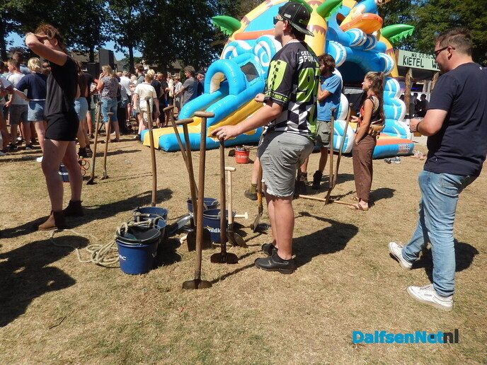 Wat een sensatie bij het NK Gat Graven! - Foto: Willy