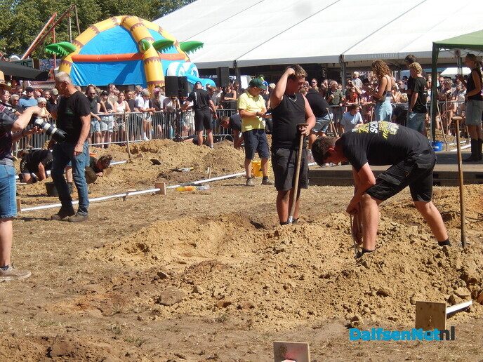 Wat een sensatie bij het NK Gat Graven! - Foto: Willy