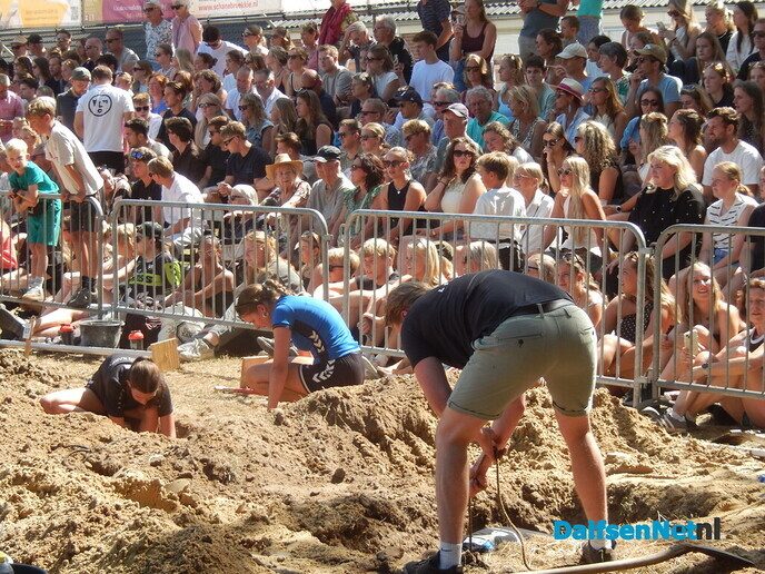 Wat een sensatie bij het NK Gat Graven! - Foto: Willy