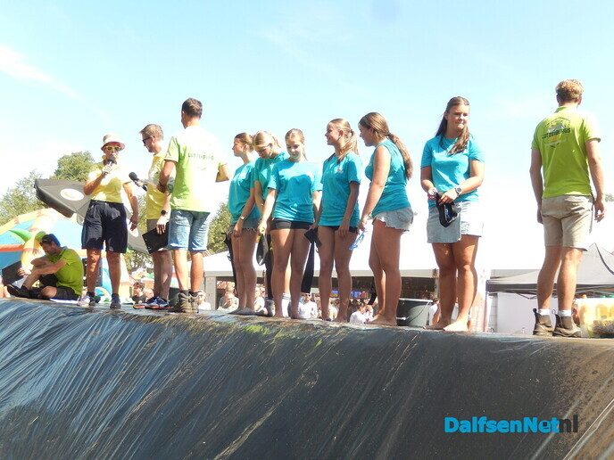 Zwientie tikken zorgt voor hilarische taferelen in Luttenberg - Foto: Willy