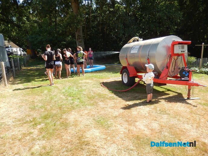 Zwientie tikken zorgt voor hilarische taferelen in Luttenberg - Foto: Willy